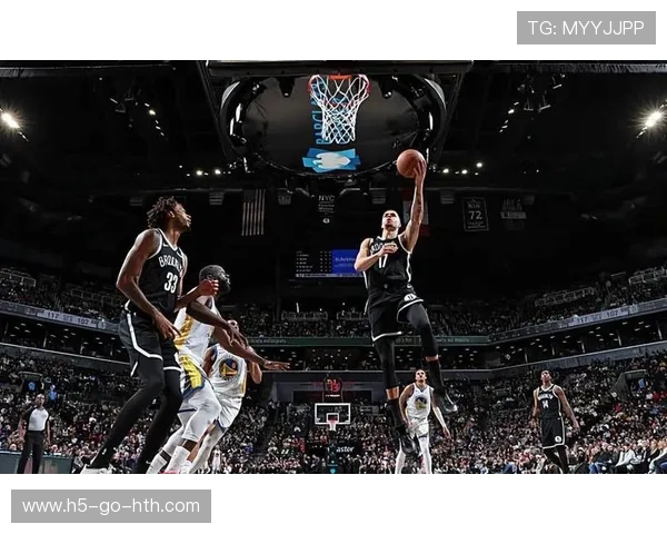 小波特快攻追身三分命中，篮网攻势如潮